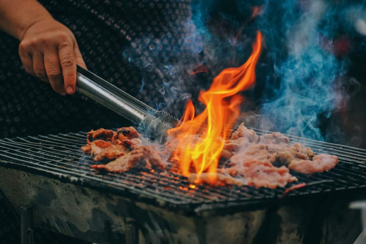 Using a smoker thermometer for accurate assessment Using-a-smoker thermometer-for-accurate-assessment