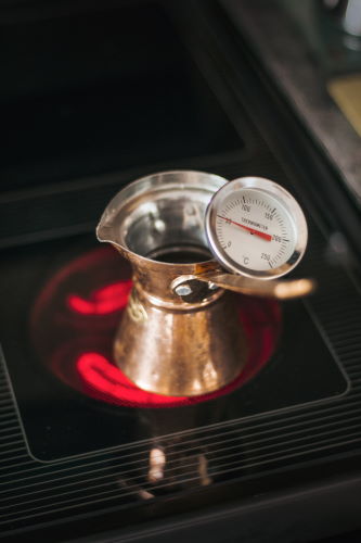 type of cheap thermometer widely available in the market