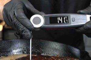 Chefstemp thermometer's large, backlit digital display