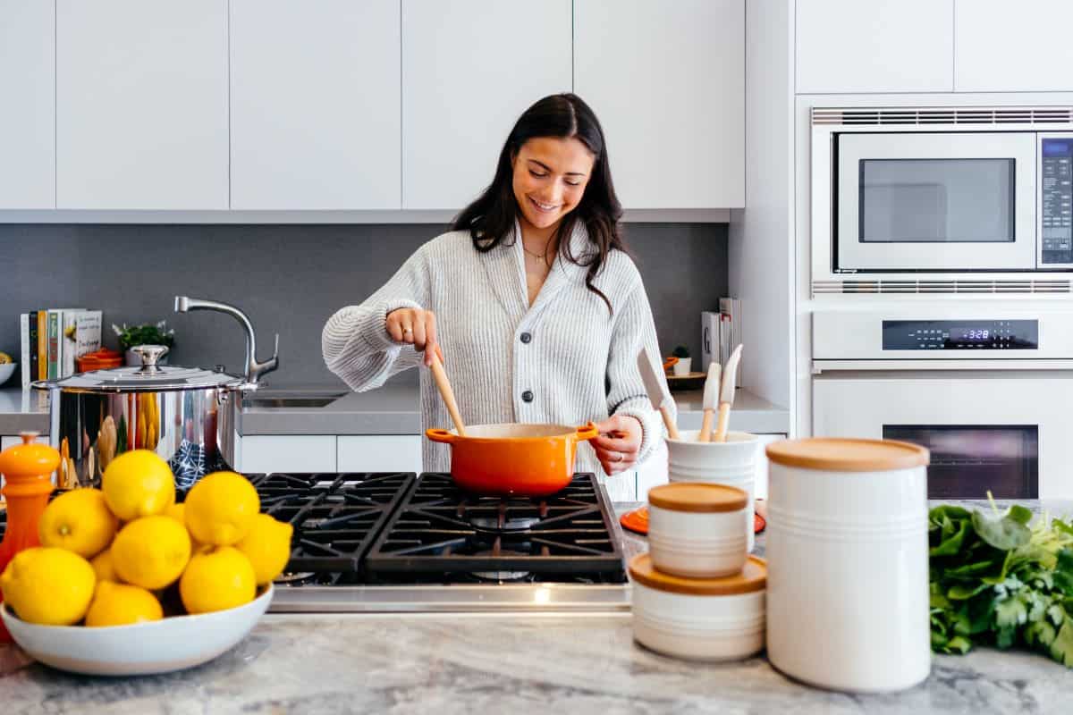 commonly-used-kitchen-thermometers Temperature is crucial when it comes to cooking.